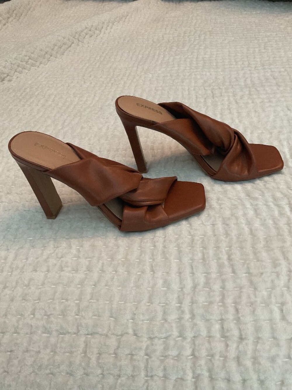 Express knotted Caramel Sandals with Square Toe